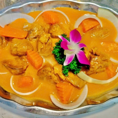 Bắp Bò nấu rượu vang + bánh mì  