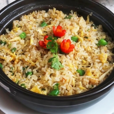 Cơm chiên gà xé cá mặn 