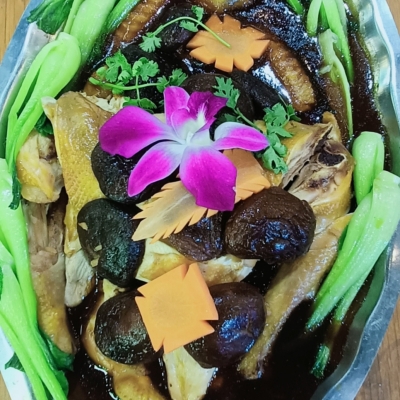Gà nấu nấm Đông cô + bánh mì  
