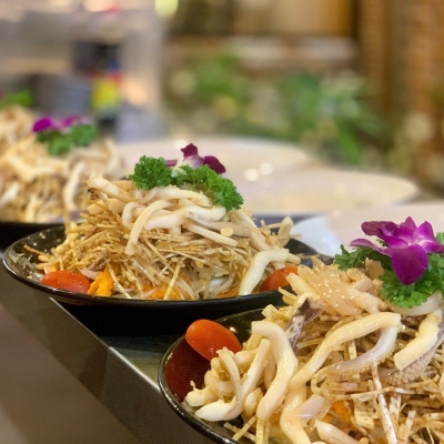 Gỏi mực khoai môn