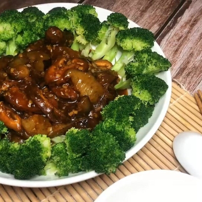 Hải sâm gân nai sốt nấm 