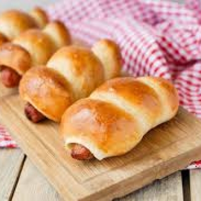 Bánh croissant xúc xích