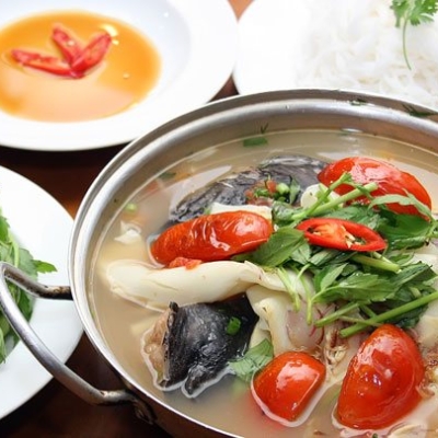 Lẩu cá bóp nấu măng chua  