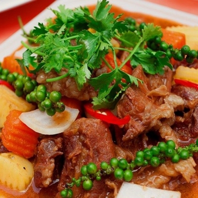 Sườn nấu tiêu xanh + bánh mì