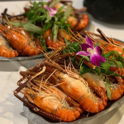 Tôm hấp nước dừa
