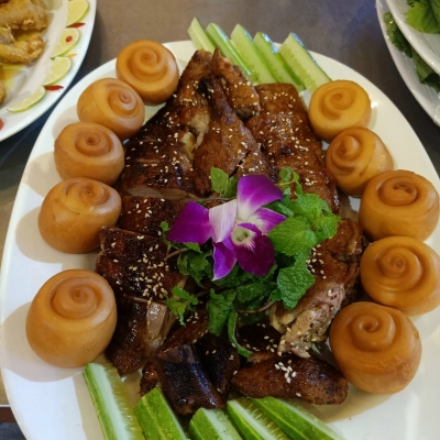 Vịt nướng mè + bánh bao
